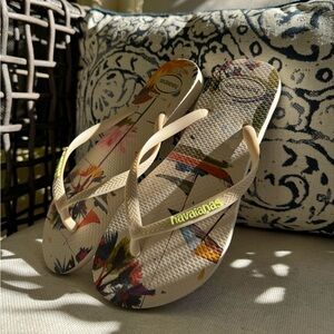 Havaianas Multicolor Pattern Flip Flops
